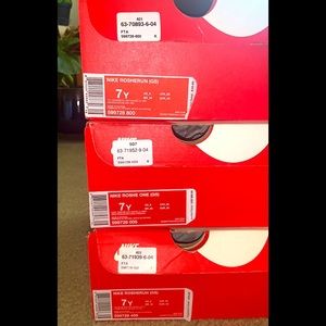 Lot of Grade School Nike Roshe (7y)